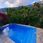 Tropica, Total Privacy, Tropical Garden And Private Pool فيلة Kaštela