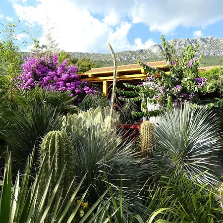 Villa Tropica - Secluded Private Pool, Tropical Garden & Total Privacy Near Split
